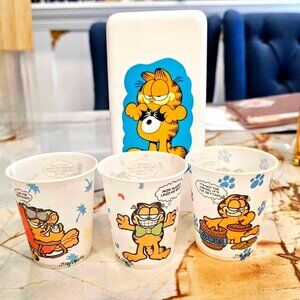 Vintage Garfield 5oz Cup Dispenser With 3 Garfield Paper Cups